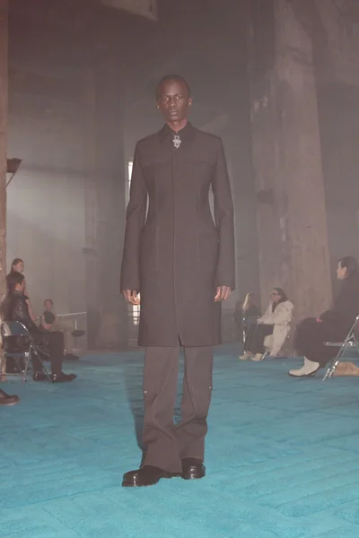 Look 10